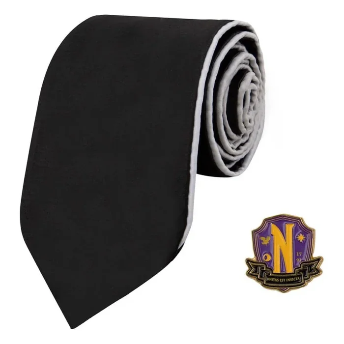 Cinereplicas Wednesday – Corbata y pin de la Academia Nevermore – Licencia Oficial