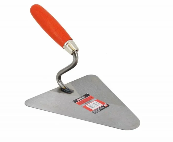 Cuchara triangular pulida 220 mm, marca Awtools, modelo con mango de madera, herramienta resistente y ergonómica para albañilería profesional y trabajos de acabado precisos.