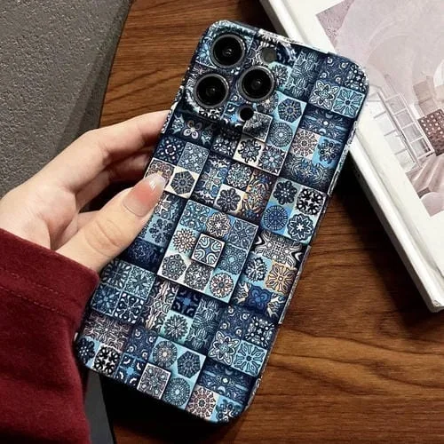 Estuche para teléfono iPhone 15 Pro Max con orificio preciso PC patrón pintado (Cuadros Verdes)
