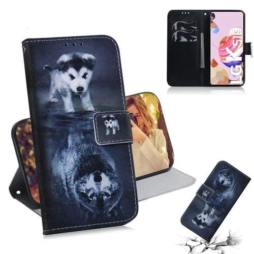 Funda de Cuero Abatible para LG K41S con Dibujo Coloreado, Soporte, Ranuras y Billetera (Lobo y Perro)