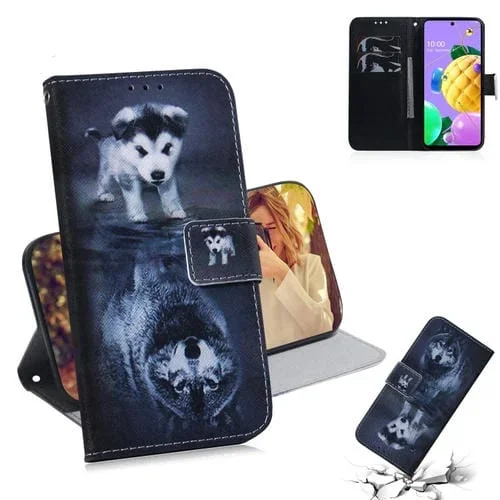 Funda de Cuero Abatible para LG K62 K52 Q52 con Soporte, Ranuras y Billetera (Lobo y Perro)