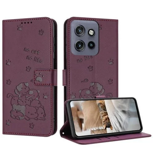 Funda de Cuero Motorola Moto G15 con Diseño de Gatito En Relieve y Cordón (Rojo Vino)
