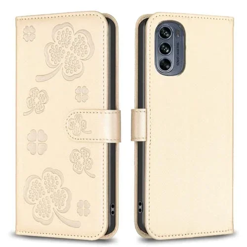 Funda de Cuero para Motorola Moto G62 con Relieve de Cuatro Hojas (Dorado)