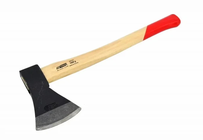 Hacha Awtools Ciesielska 1,0kg con mango de madera, Black Line, ideal para carpintería, excelente durabilidad, diseño ergonómico y alto rendimiento en corte.