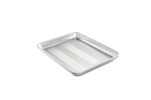 Nordic Ware Prism Quarter Sheet – Bandeja de aluminio para hornear con flujo de aire mejorado, utensilios para hornear de alta calidad fabricados en los Estados Unidos, plateado, 30,7 cm de largo x