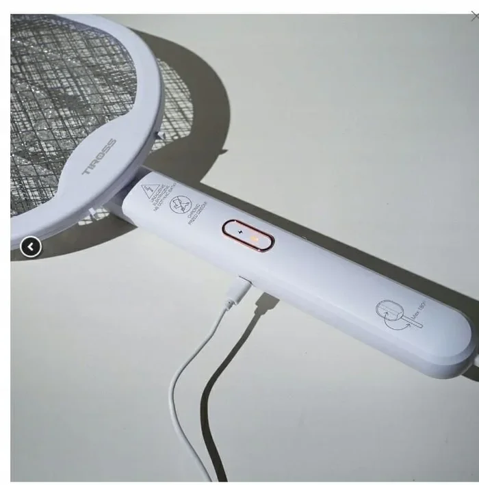 Raqueta mata insectos Tiross USB, diseño práctico y recarga sencilla para una protección efectiva contra insectos