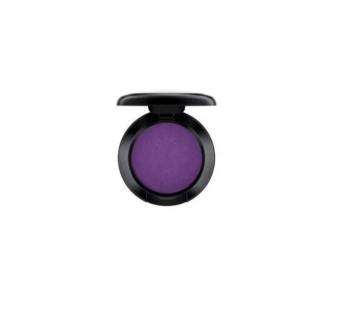 Sombra de ojos en polvo MAC Sketch Matte / Tono Power to the Purple, textura suave y pigmentada, acabado mate intenso y duradero, ideal para looks vibrantes, 1.5 g