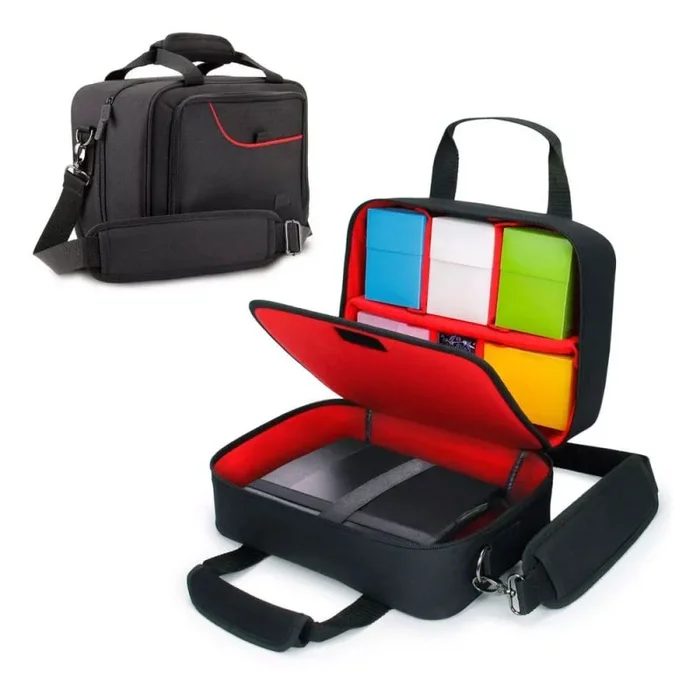 USA Gear Bolsa para Guardar Barajas de Cartas, Compatible con Juegos de Cartas TCG y CCG. Protector de Cartas con Correa Acolchada para El Hombro, Resistente a la Intemperie – Rojo