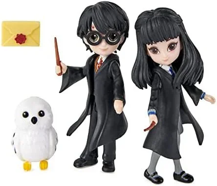 Wizarding World HARRY POTTER- – FIGURAS HARRY POTTER MAGICAL MINIS- Harry Potter Friendship Set: 2 Muñecos Harry Potter y Cho Chang, lechuza Hedwig y Sobre Hogwarts-6061832- Juguetes Niños 5 Años +